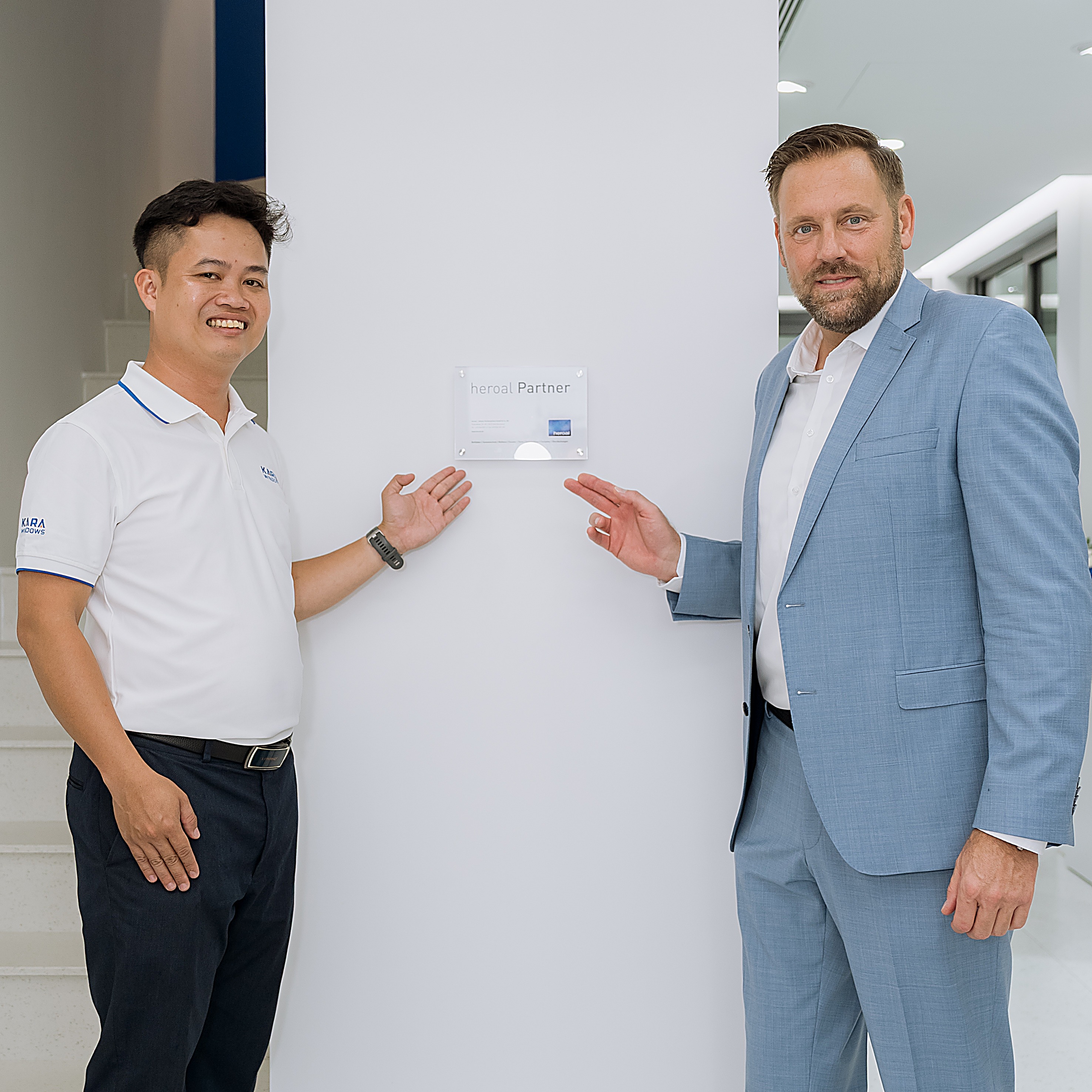 Phạm Quang Quốc Trọng cùng đối tác heroal Châu Âu